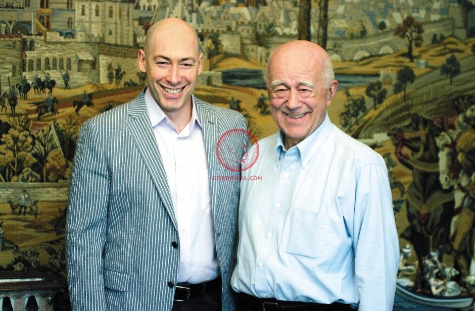 Дмитрий Гордон и Виталий Коротич. ''Народ к тому же всегда мечтал о правде и справедливости – в каждом интервью Дмитрия Ильича это стремление буквально пульсирует''. Фото: Феликс Розенштейн / ''ГОРДОН''