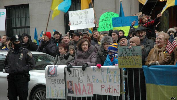В Нью-Йорке протестовали против вторжения России в Крым. Фоторепортаж