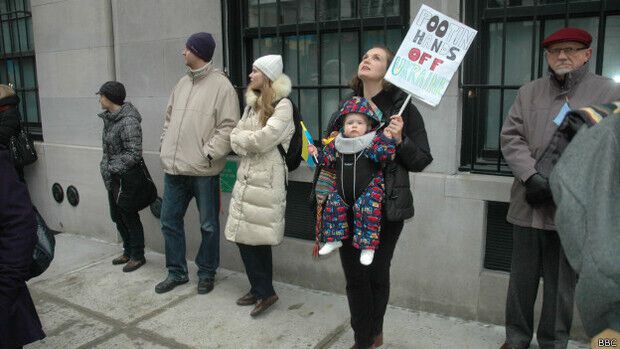 В Нью-Йорке протестовали против вторжения России в Крым. Фоторепортаж