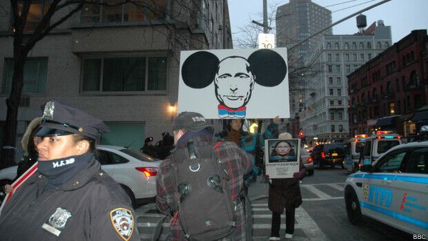 В Нью-Йорке протестовали против вторжения России в Крым. Фоторепортаж