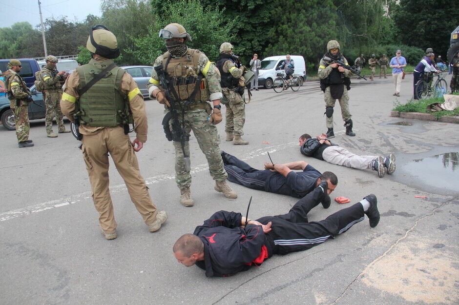 В Славянске силы АТО задержали боевиков, которые притворялись мирными жителями. Фоторепортаж