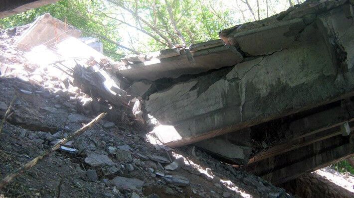 Неизвестные взорвали мост через Северский Донец. Фоторепортаж