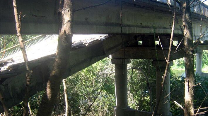 Неизвестные взорвали мост через Северский Донец. Фоторепортаж