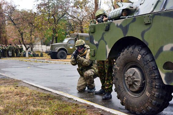 В Мариупольском гарнизоне полиции прошла проверка боеготовности. Фоторепортаж