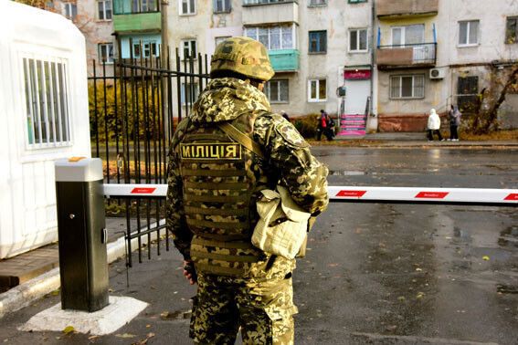В Мариупольском гарнизоне полиции прошла проверка боеготовности. Фоторепортаж