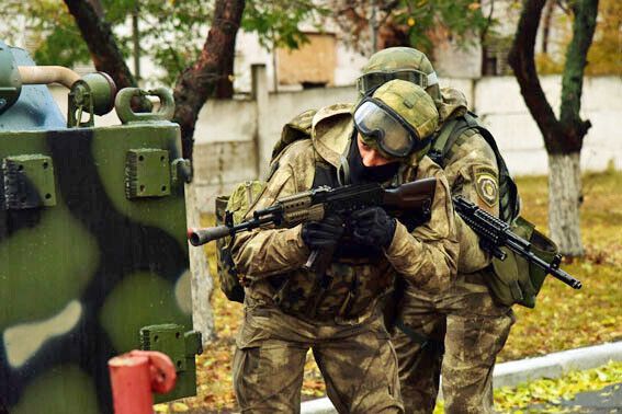 В Мариупольском гарнизоне полиции прошла проверка боеготовности. Фоторепортаж