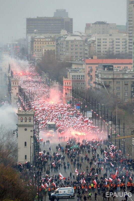 В Варшаве проходит марш по случаю Дня Независимости Польши. Фоторепортаж