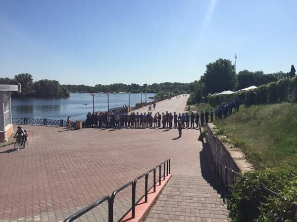 Оболонскую набережную перекрывают в связи с ''Маршем равенства''. Фоторепортаж