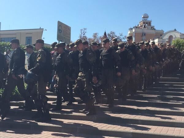 Оболонскую набережную перекрывают в связи с ''Маршем равенства''. Фоторепортаж