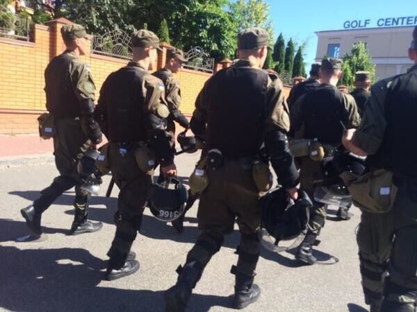 Оболонскую набережную перекрывают в связи с ''Маршем равенства''. Фоторепортаж