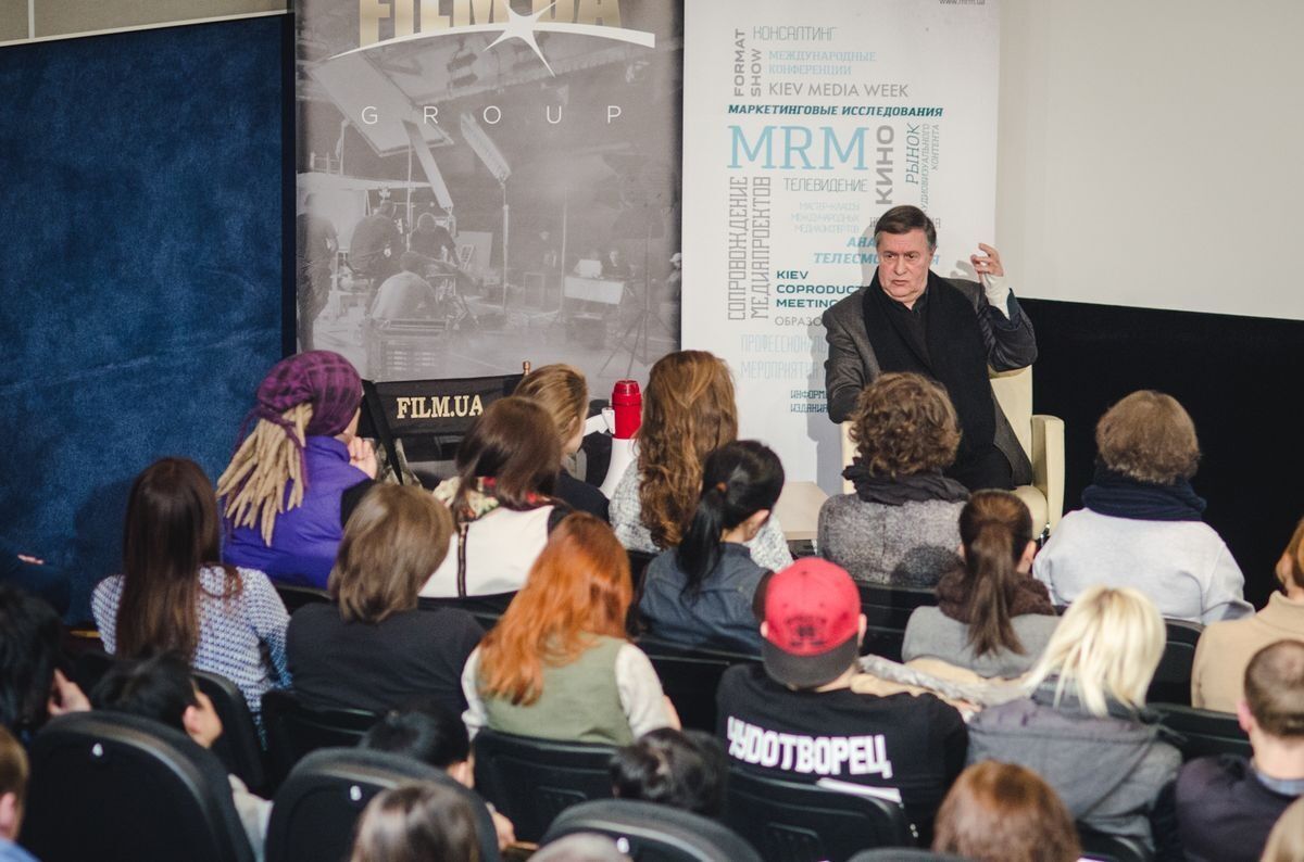 Балаян: Я бы давал деньги дебютантам. В их беспечные годы я в день по пять сценариев писал. И так крутил, и этак – все можно за мамин счет. И нашей молодежи надо дать возможность пробовать. Фото: film.ua