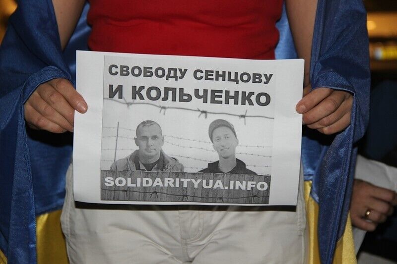 Возле посольства РФ в Тель-Авиве прошел митинг в поддержку украинских политзаключенных в России. Фоторепортаж