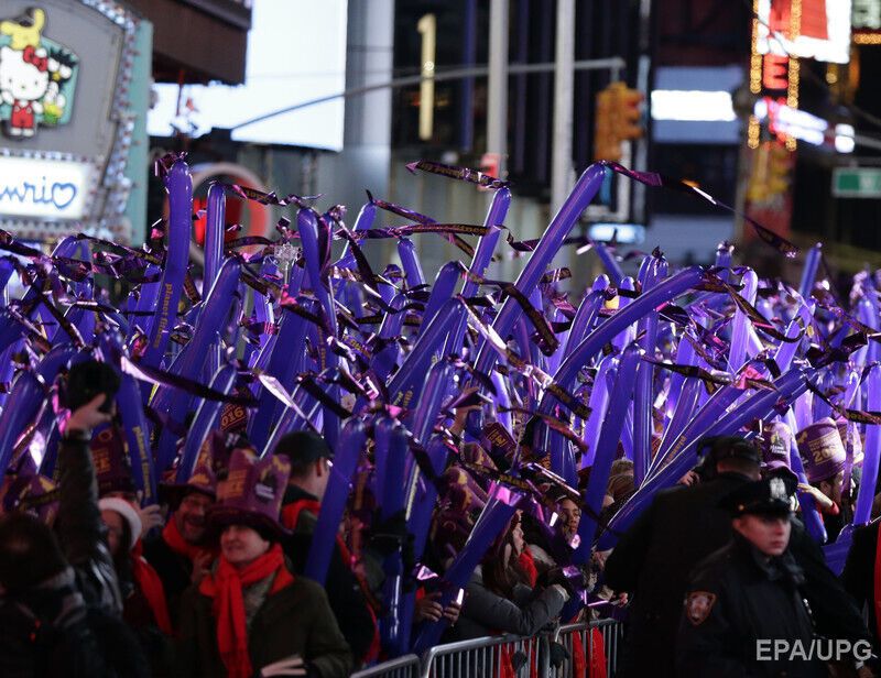 Более миллиона человек встретили Новый год на Таймс-сквер в Нью-Йорке. Фоторепортаж