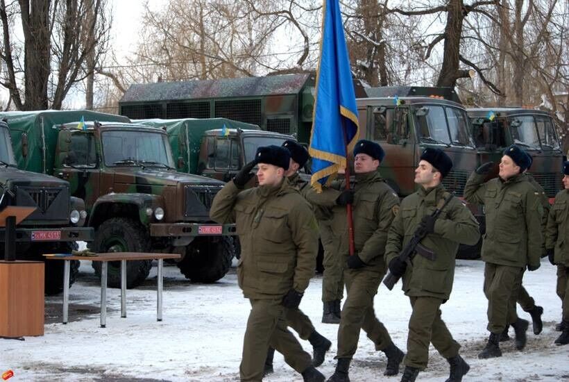 Славянский полк Нацгвардии накануне Нового года получил новые бронетранспортеры и автомобили. Фоторепортаж