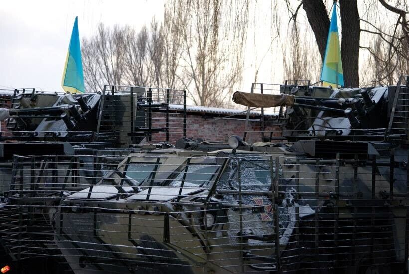 Славянский полк Нацгвардии накануне Нового года получил новые бронетранспортеры и автомобили. Фоторепортаж