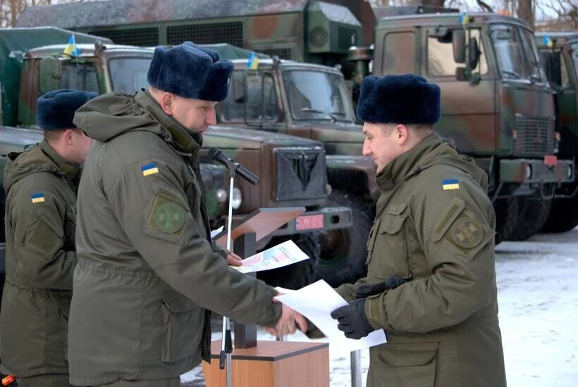 Славянский полк Нацгвардии накануне Нового года получил новые бронетранспортеры и автомобили. Фоторепортаж