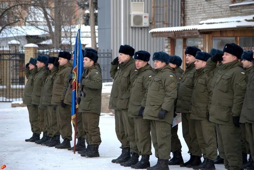 Славянский полк Нацгвардии накануне Нового года получил новые бронетранспортеры и автомобили. Фоторепортаж