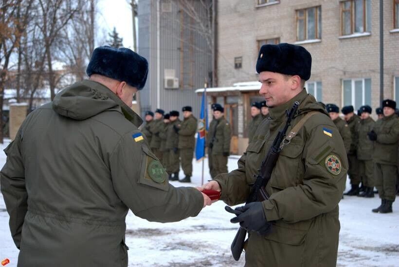 Славянский полк Нацгвардии накануне Нового года получил новые бронетранспортеры и автомобили. Фоторепортаж