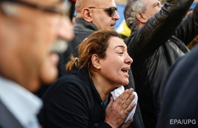 Похороны жертв теракта в коптском соборе Каира прошли на государственном уровне. Фоторепортаж