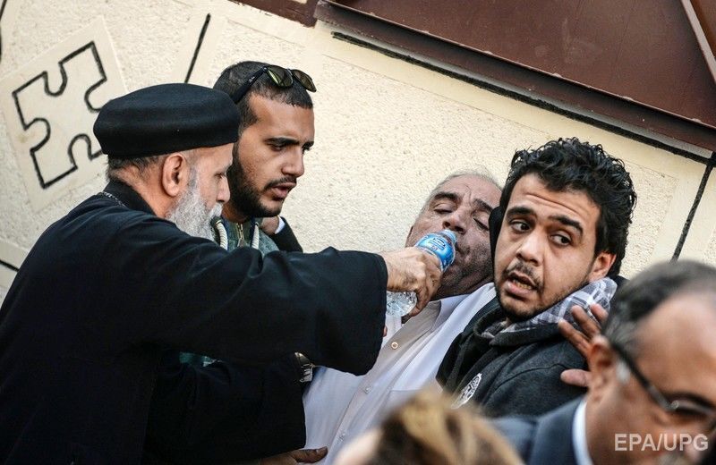 Похороны жертв теракта в коптском соборе Каира прошли на государственном уровне. Фоторепортаж