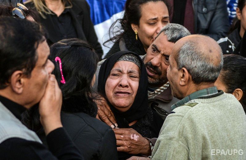 Похороны жертв теракта в коптском соборе Каира прошли на государственном уровне. Фоторепортаж