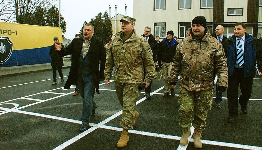 Командующий армией США в Европе и посол США в Украине посетили полк ''Днепр-1''. Фоторепортаж