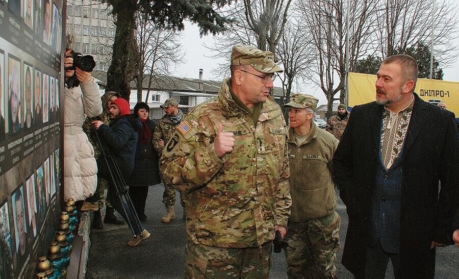 Командующий армией США в Европе и посол США в Украине посетили полк ''Днепр-1''. Фоторепортаж