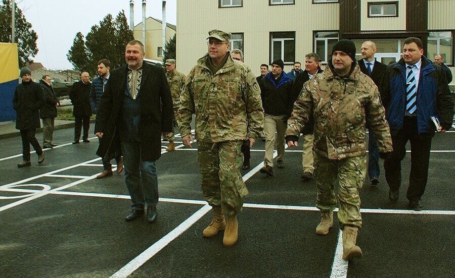 Командующий армией США в Европе и посол США в Украине посетили полк ''Днепр-1''. Фоторепортаж