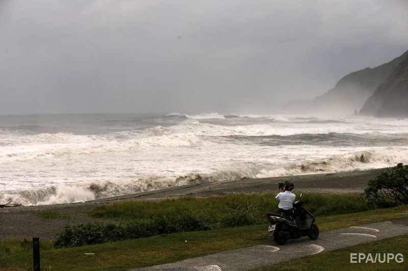 Тайвань готовится к мощному тайфуну. Фоторепортаж