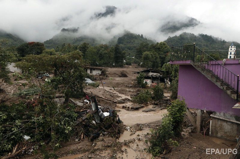 В Мексике жертвами шторма ''Эрл'' стали 39 человек. Фоторепортаж