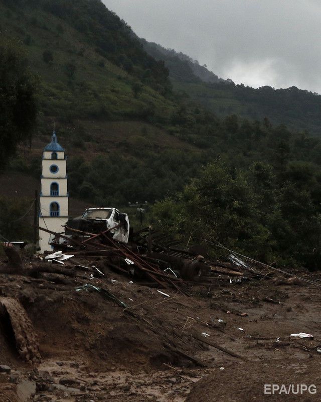 В Мексике жертвами шторма ''Эрл'' стали 39 человек. Фоторепортаж