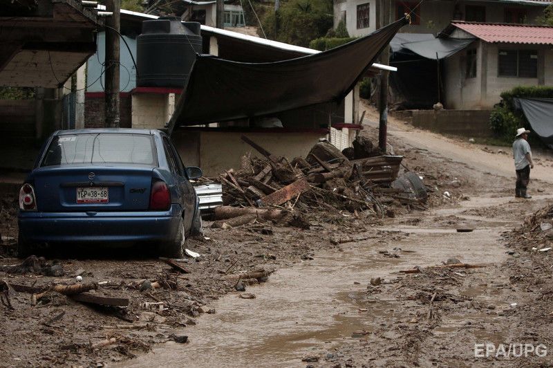 В Мексике жертвами шторма ''Эрл'' стали 39 человек. Фоторепортаж
