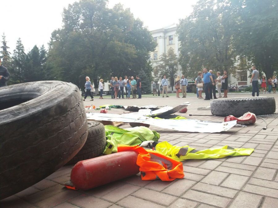 ''Азов'' заблокировал офис ''Киевгорстроя'' после столкновений на стройке в Святошинском районе Киева