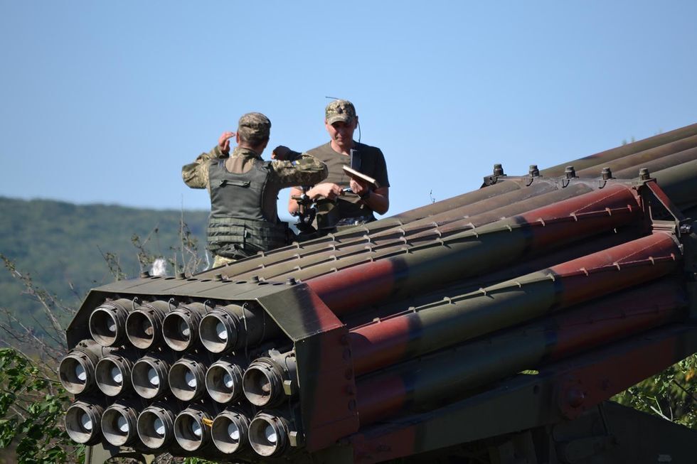 Украинские артиллеристы в зоне АТО тренировались управлять реактивными системами залпового огня. Фоторепортаж