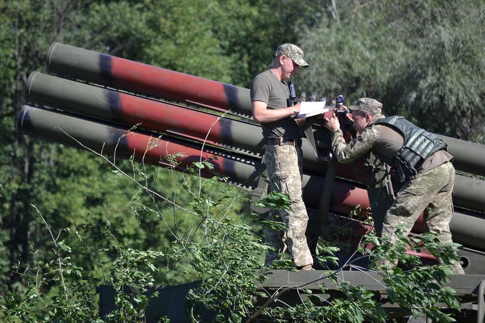 Украинские артиллеристы в зоне АТО тренировались управлять реактивными системами залпового огня. Фоторепортаж