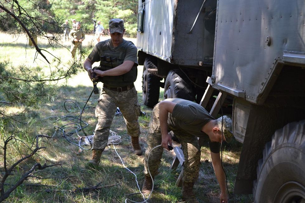 Украинские артиллеристы в зоне АТО тренировались управлять реактивными системами залпового огня. Фоторепортаж