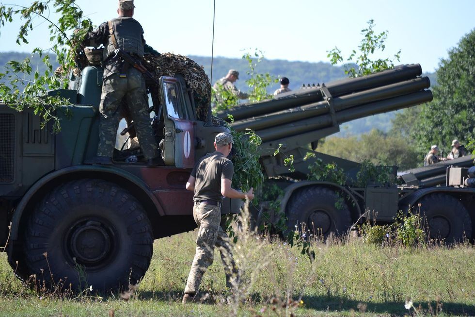 Украинские артиллеристы в зоне АТО тренировались управлять реактивными системами залпового огня. Фоторепортаж