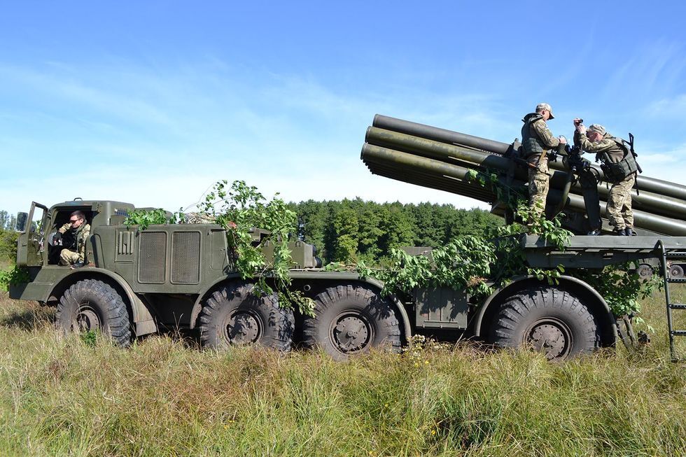 Украинские артиллеристы в зоне АТО тренировались управлять реактивными системами залпового огня. Фоторепортаж