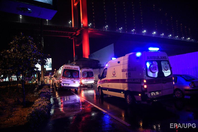 Боевики в костюмах Санта-Клаусов убили 35 человек в ночном клубе Стамбула. Фоторепортаж