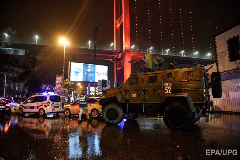 Боевики в костюмах Санта-Клаусов убили 35 человек в ночном клубе Стамбула. Фоторепортаж