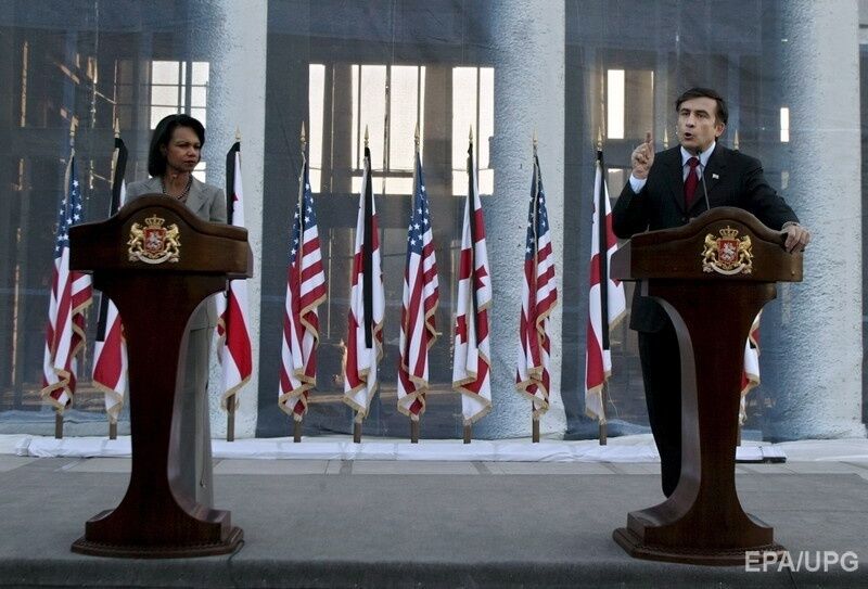 Держсекретар США Кондоліза Райс і Михайло Саакашвілі на брифінгу у Тбілісі, 15 серпня 2008 року. Фото: EPA