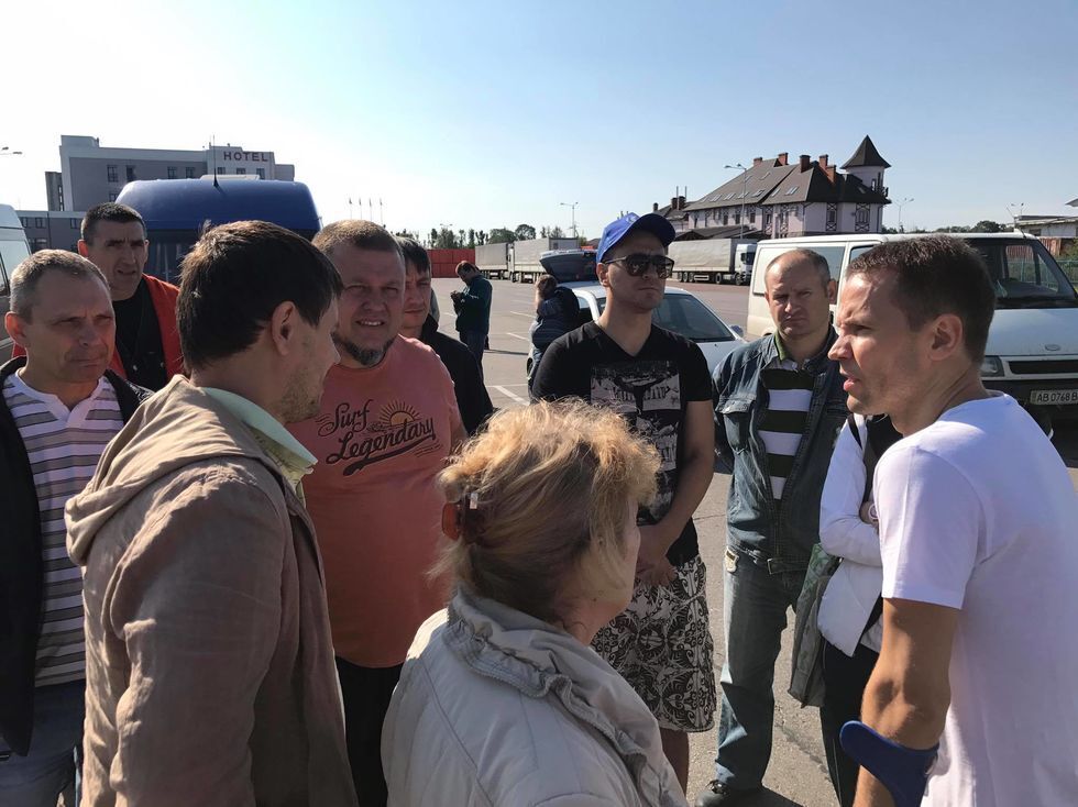 ''Рух нових сил'' отправился в пункт пропуска ''Краковец'' встречать Саакашвили. Фоторепортаж