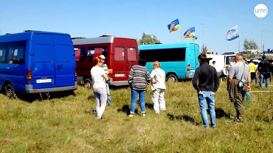 Біля пункту пропуску ''Краковець'' прибічники Саакашвілі облаштовують наметове містечко. Фоторепортаж