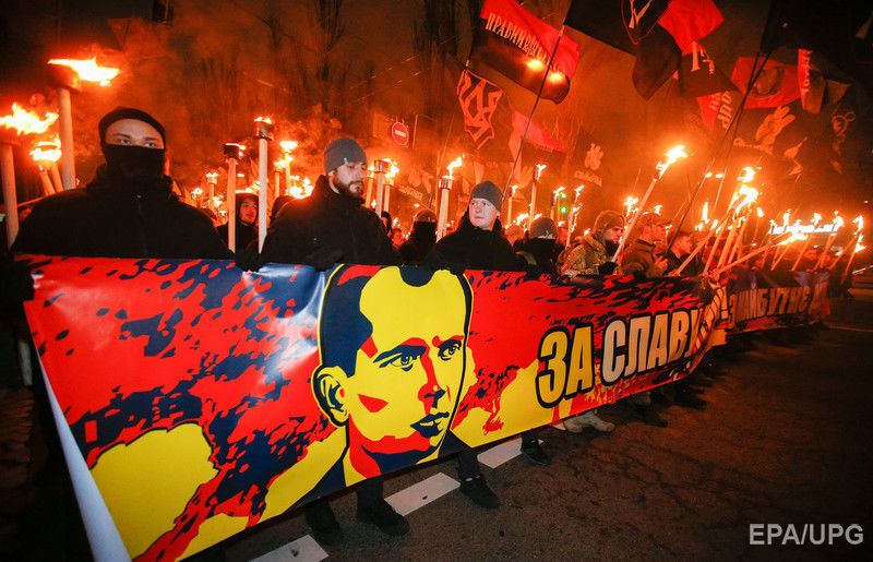 Националисты прошлись по Киеву с факелами в честь дня рождения Бандеры. Фоторепортаж