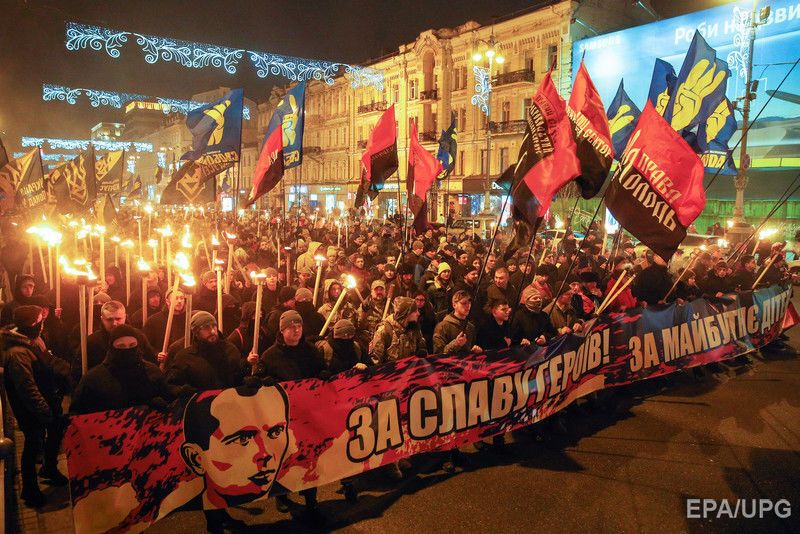 Националисты прошлись по Киеву с факелами в честь дня рождения Бандеры. Фоторепортаж