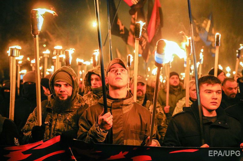 Националисты прошлись по Киеву с факелами в честь дня рождения Бандеры. Фоторепортаж