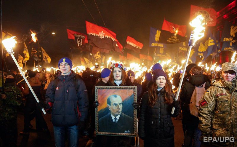 Националисты прошлись по Киеву с факелами в честь дня рождения Бандеры. Фоторепортаж