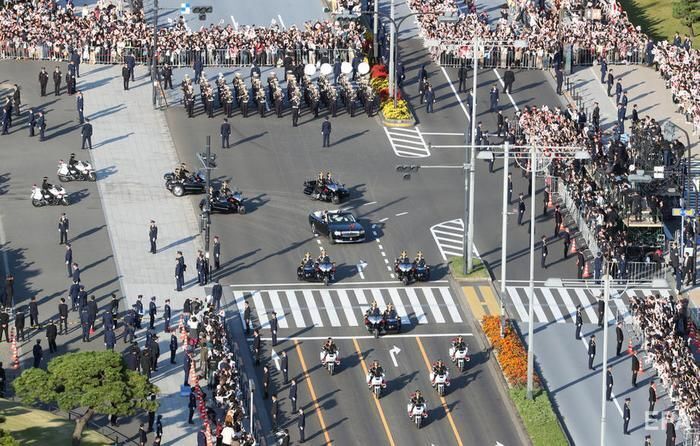 В Токио состоялся парад в честь интронизации императора Нарухито. Фоторепортаж