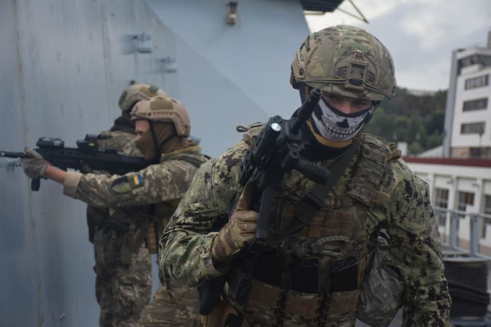 Морські спецпризначенці України провели тренування на есмінці Великобританії. Фоторепортаж