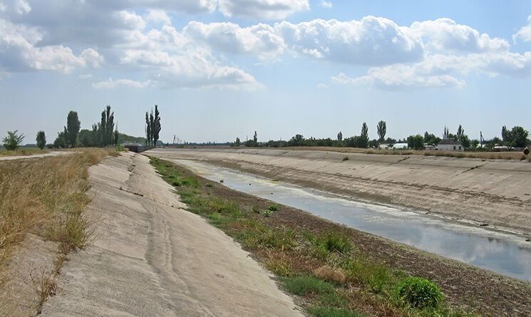 Пересохлий Північно-Кримський канал, яким із 2014 року вода у Крим із материкової України не надходить. Фото: Depositphotos.com